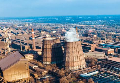 A metallurgical production plant releases emissions from its smokestacks. Credit: Shutterstock