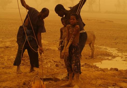 water-irrigation-dogon-plateau-mali-sandstorm-800x600.jpg